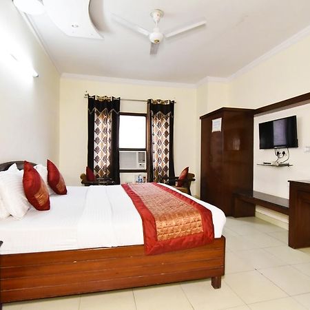Hotel B-Comfort Amritsar Esterno foto