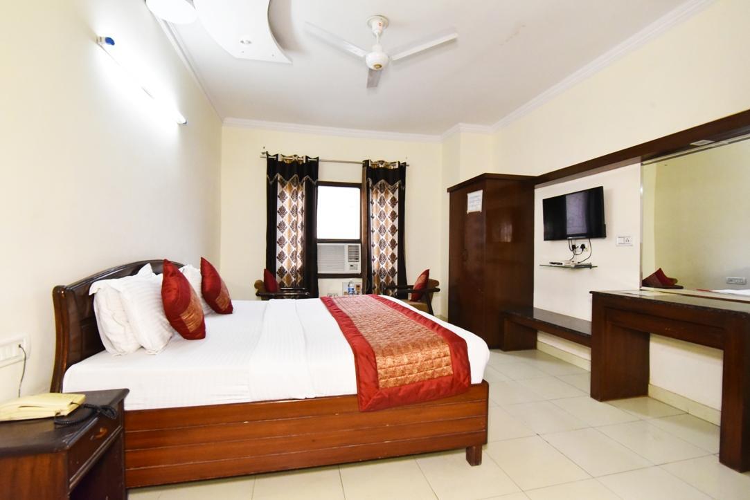 Hotel B-Comfort Amritsar Esterno foto