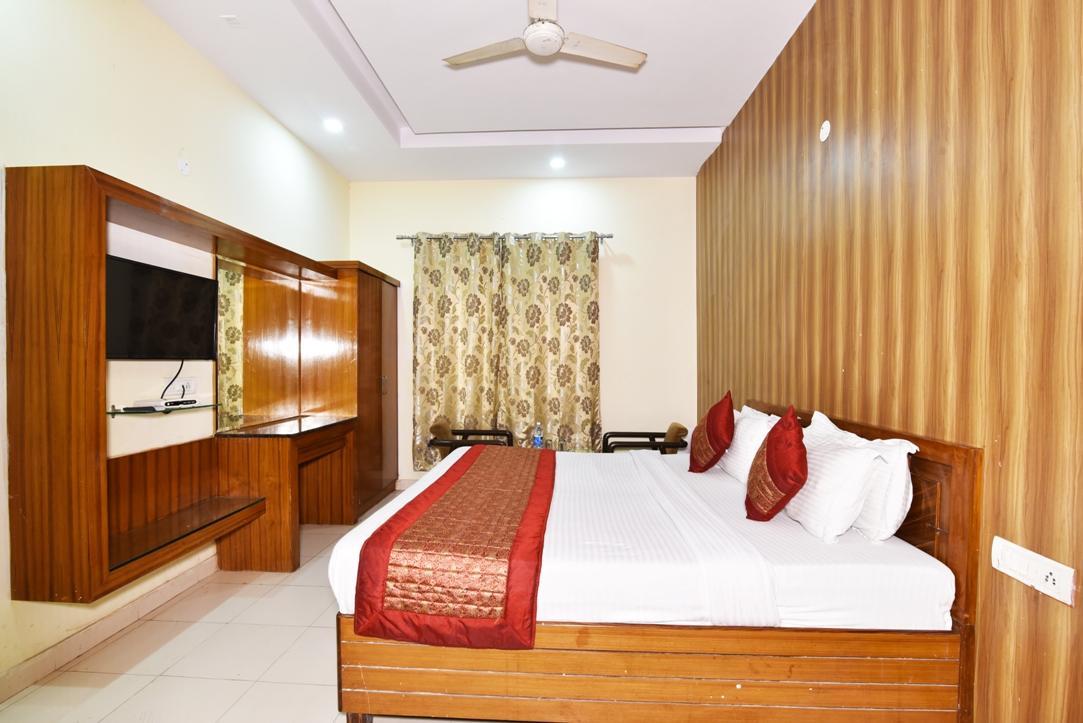 Hotel B-Comfort Amritsar Esterno foto